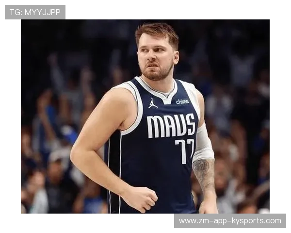 东契奇突分制造空位，独行侠外线火力再起